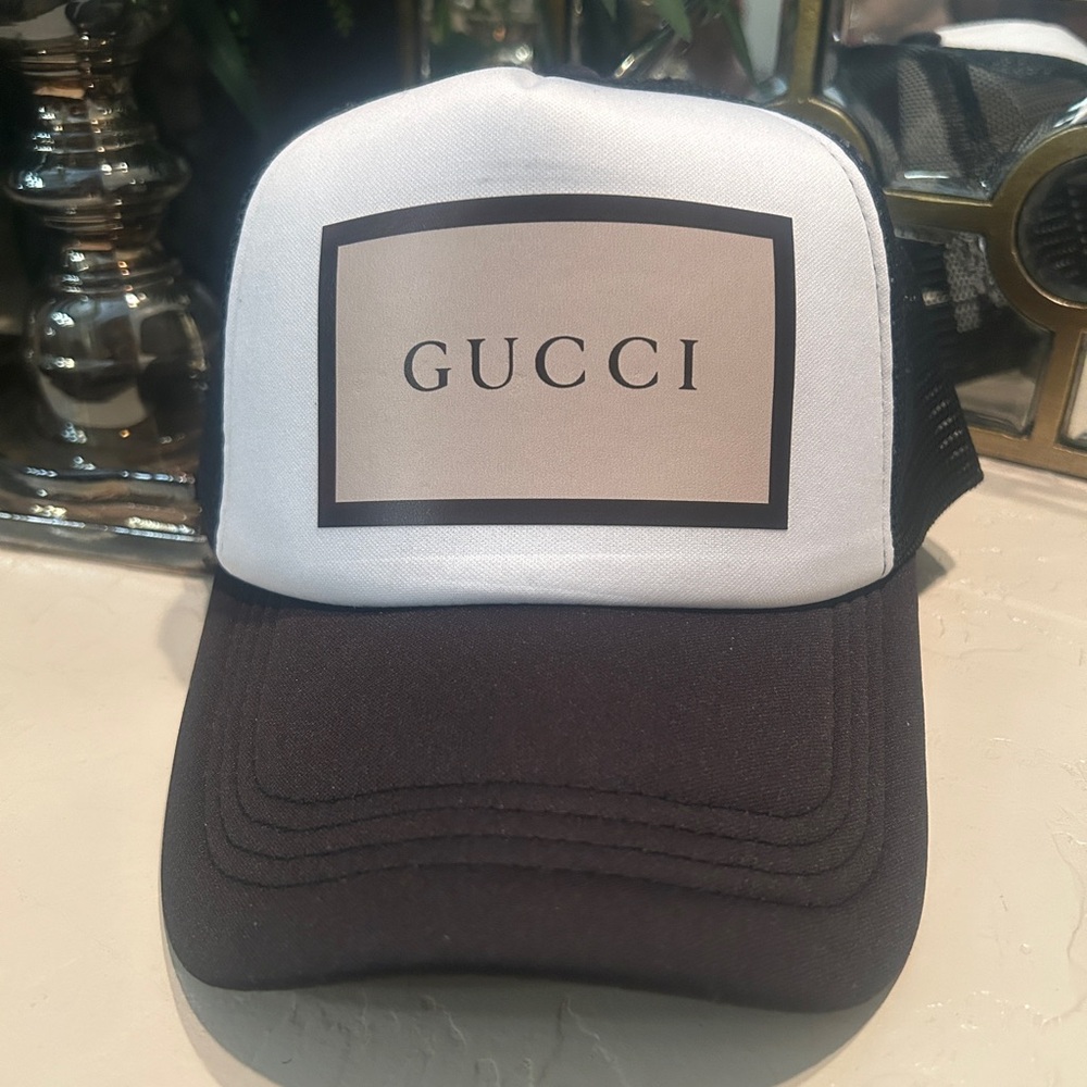 Trucker hat black white